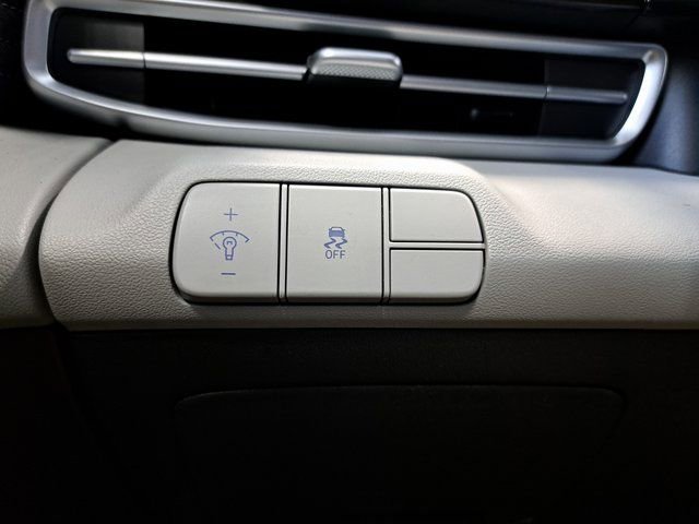 Used 2025 Hyundai Elantra Limited FWD image 22
