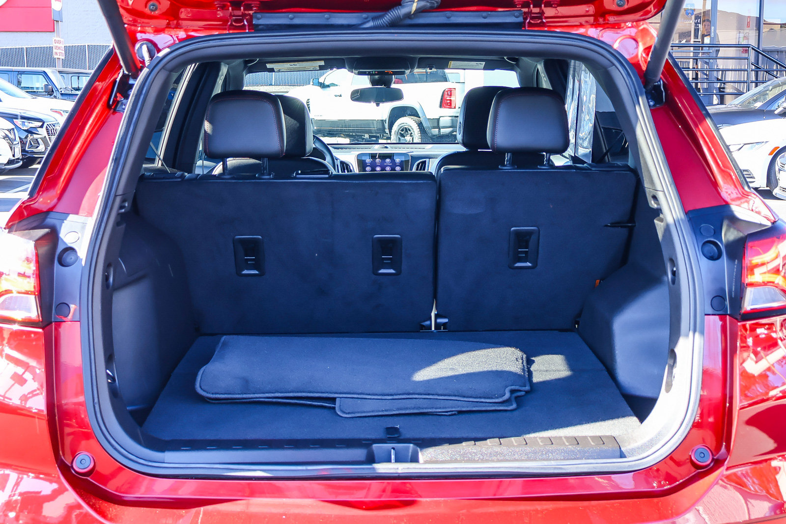 Used 2024 Chevrolet Equinox RS w/ RS Leather Package FWD image 16