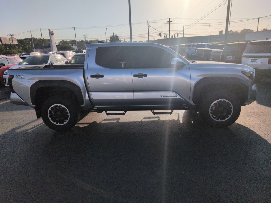 Used 2024 Toyota Tacoma TRD Off-Road AWD/4WD image 6