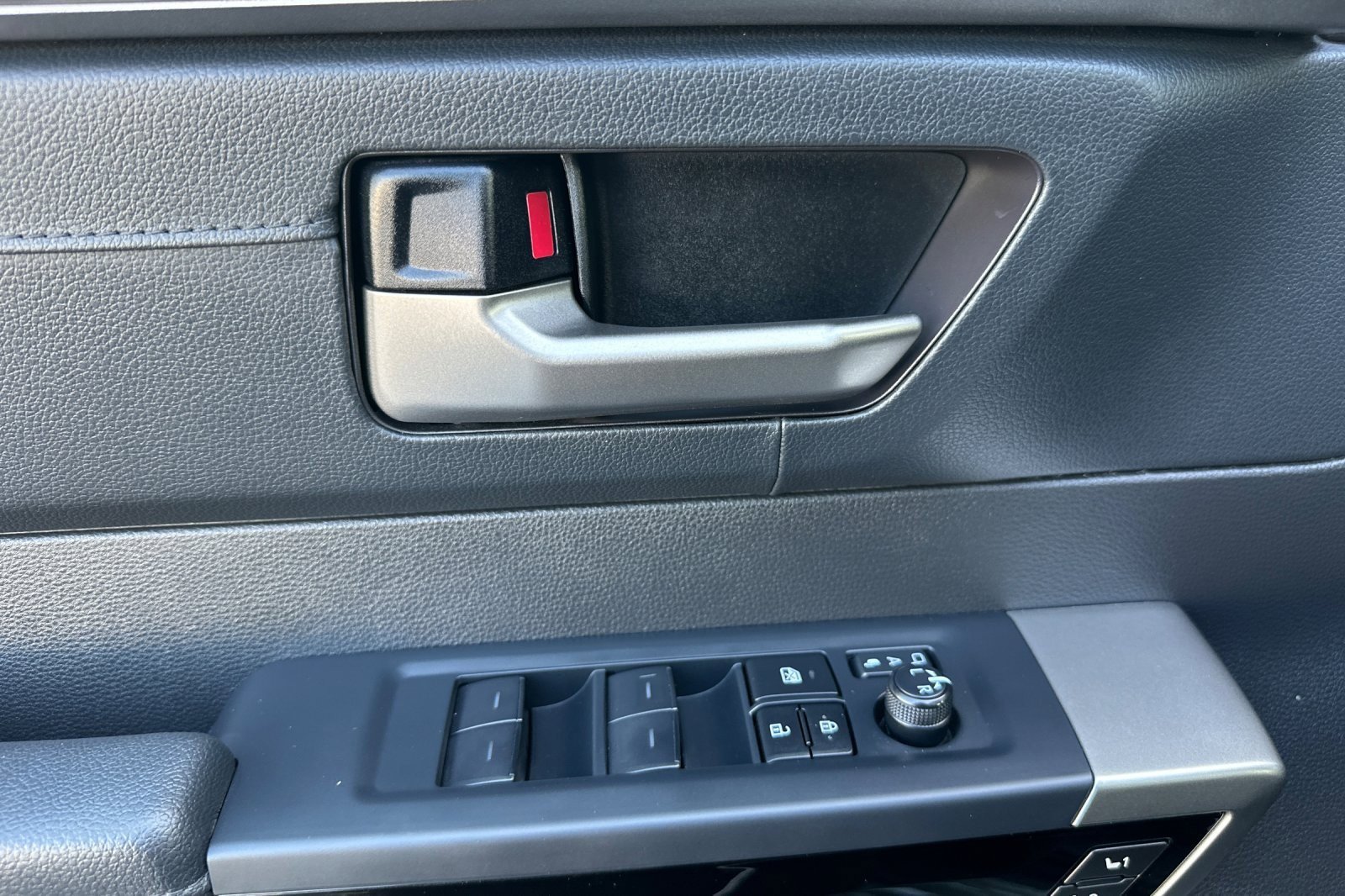 Certified 2025 Toyota Tundra Limited AWD/4WD image 10