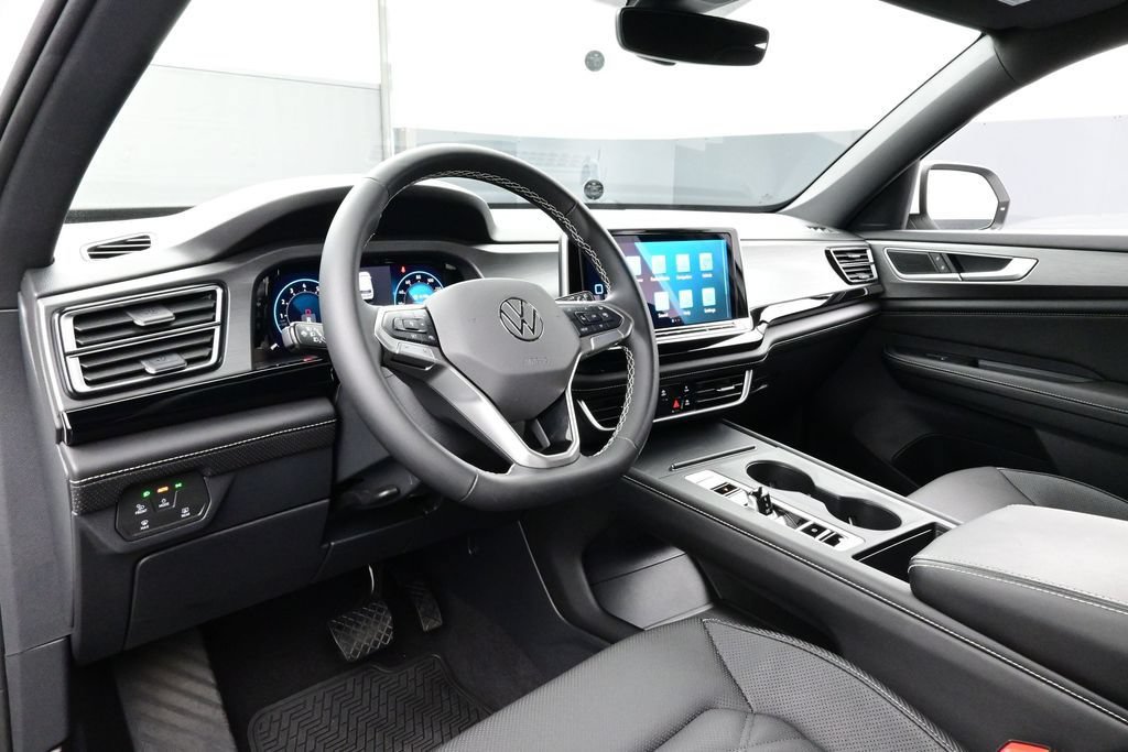 Used 2024 Volkswagen Atlas Cross Sport SE FWD image 4