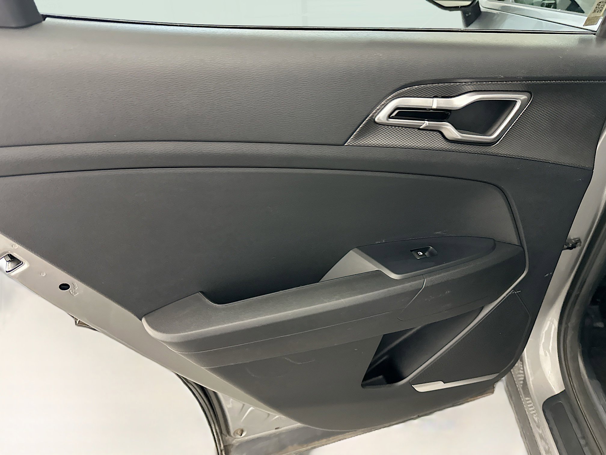 Used 2025 Kia Sportage LX image 26