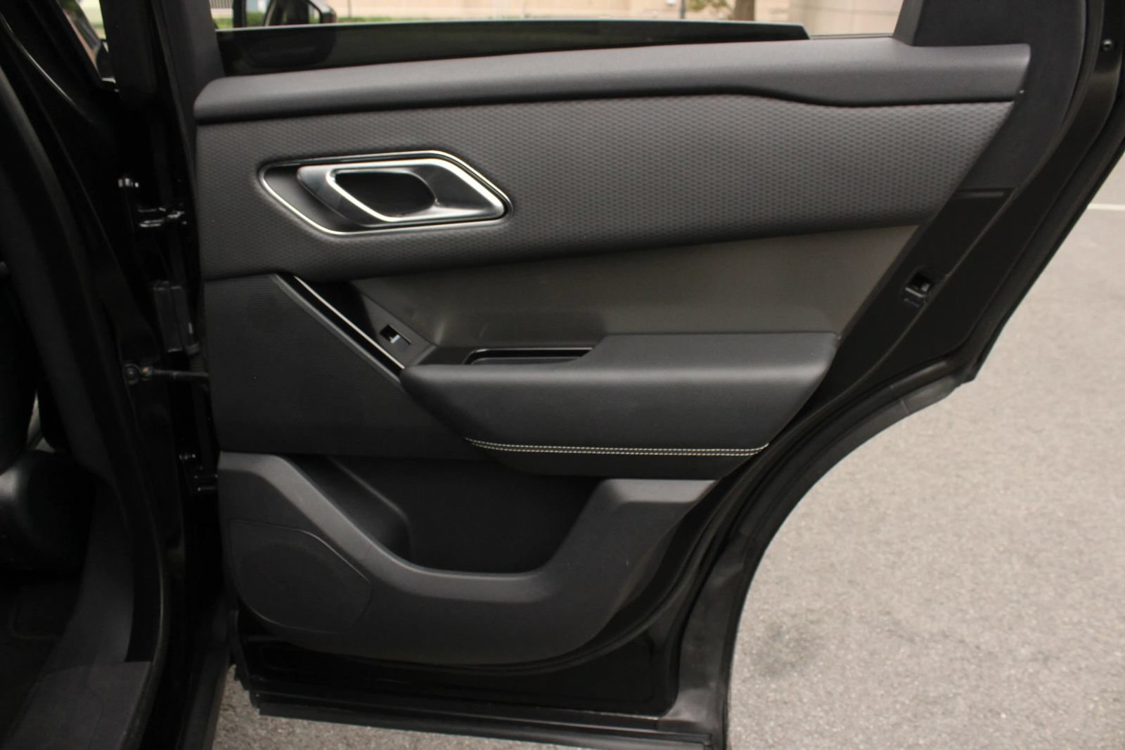 Used 2020 Land Rover Range Rover Velar S AWD/4WD image 25
