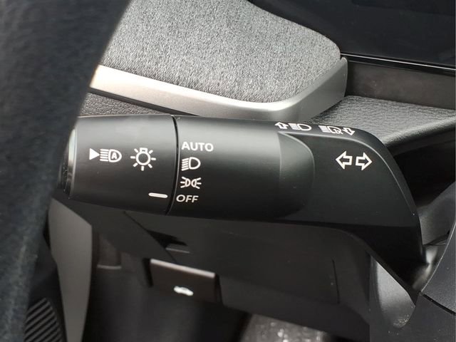 Certified 2025 Nissan Kicks SV AWD/4WD image 18
