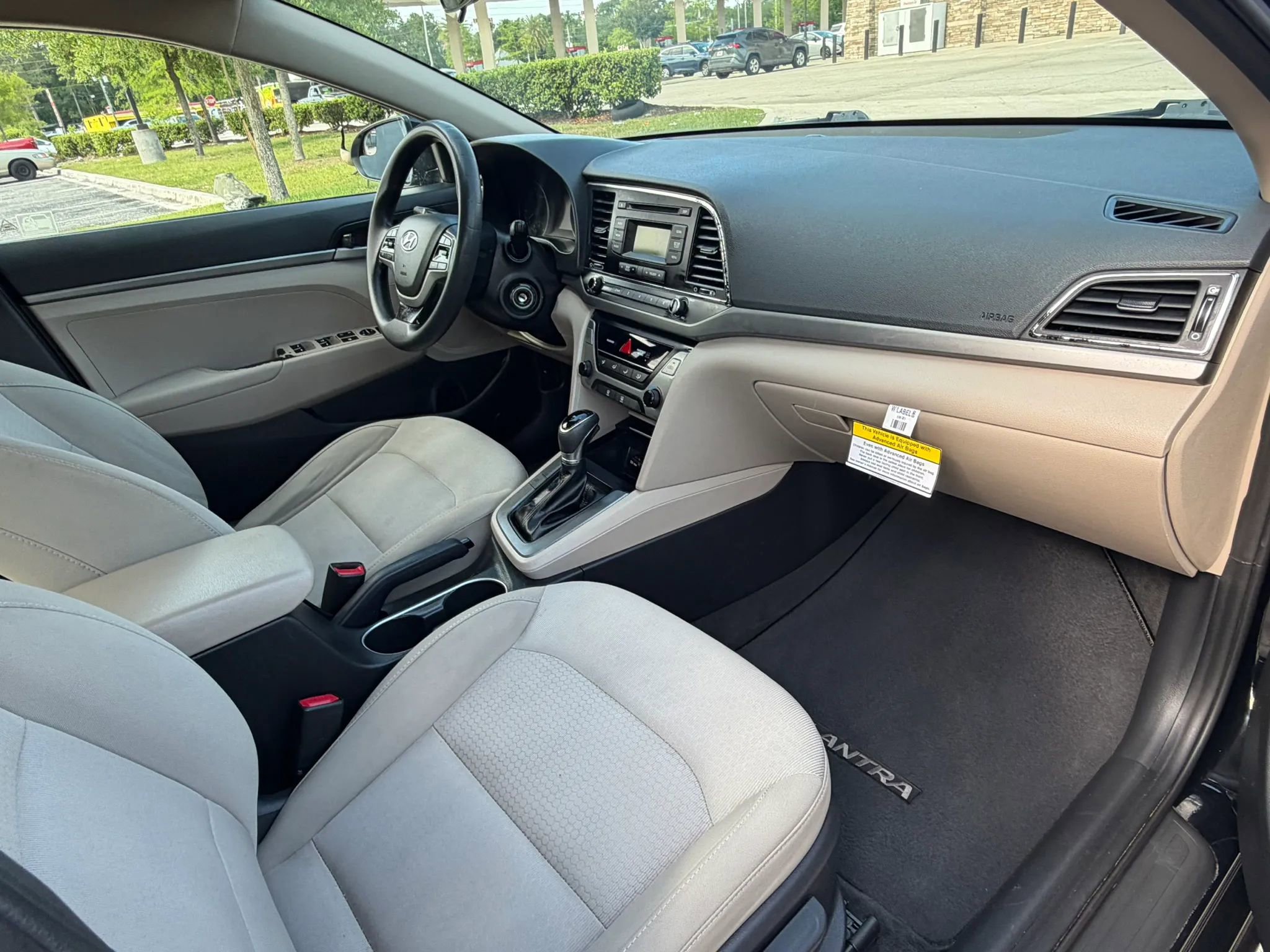 Used 2018 Hyundai Elantra SE w/ Cargo Package FWD image 11
