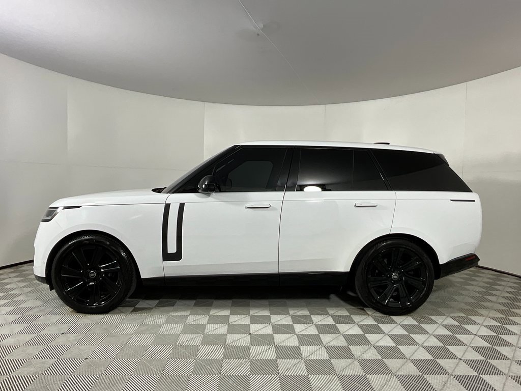 Certified 2023 Land Rover Range Rover SE image 2