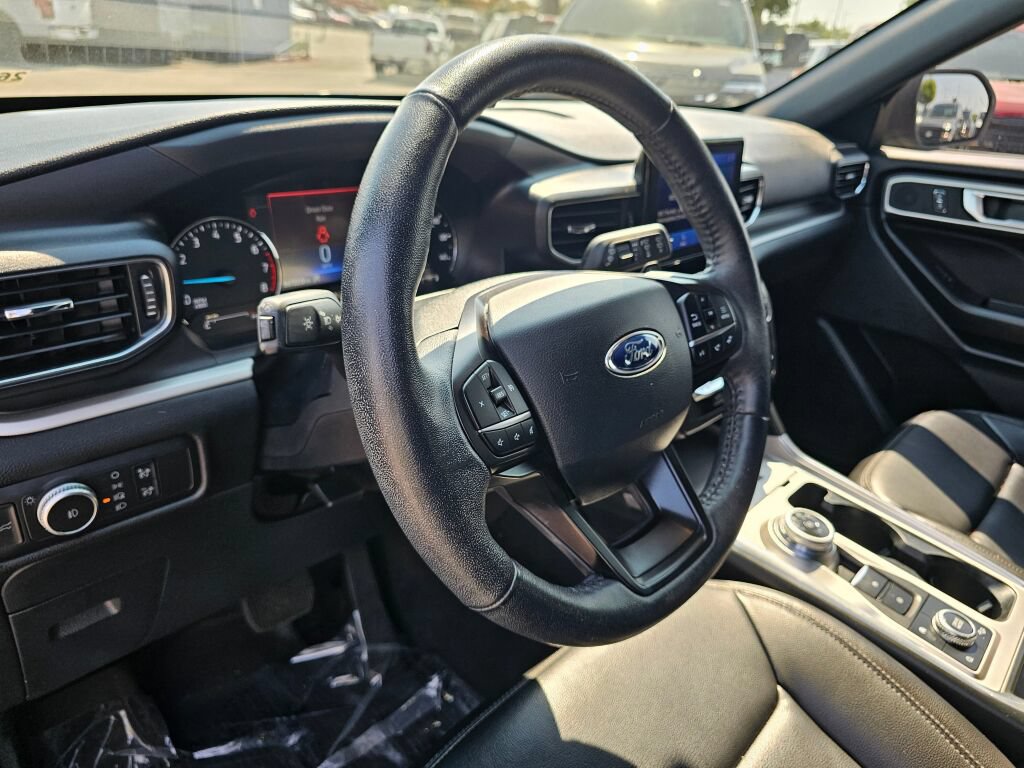 Used 2020 Ford Explorer XLT w/ Equipment Group 202A AWD/4WD image 26