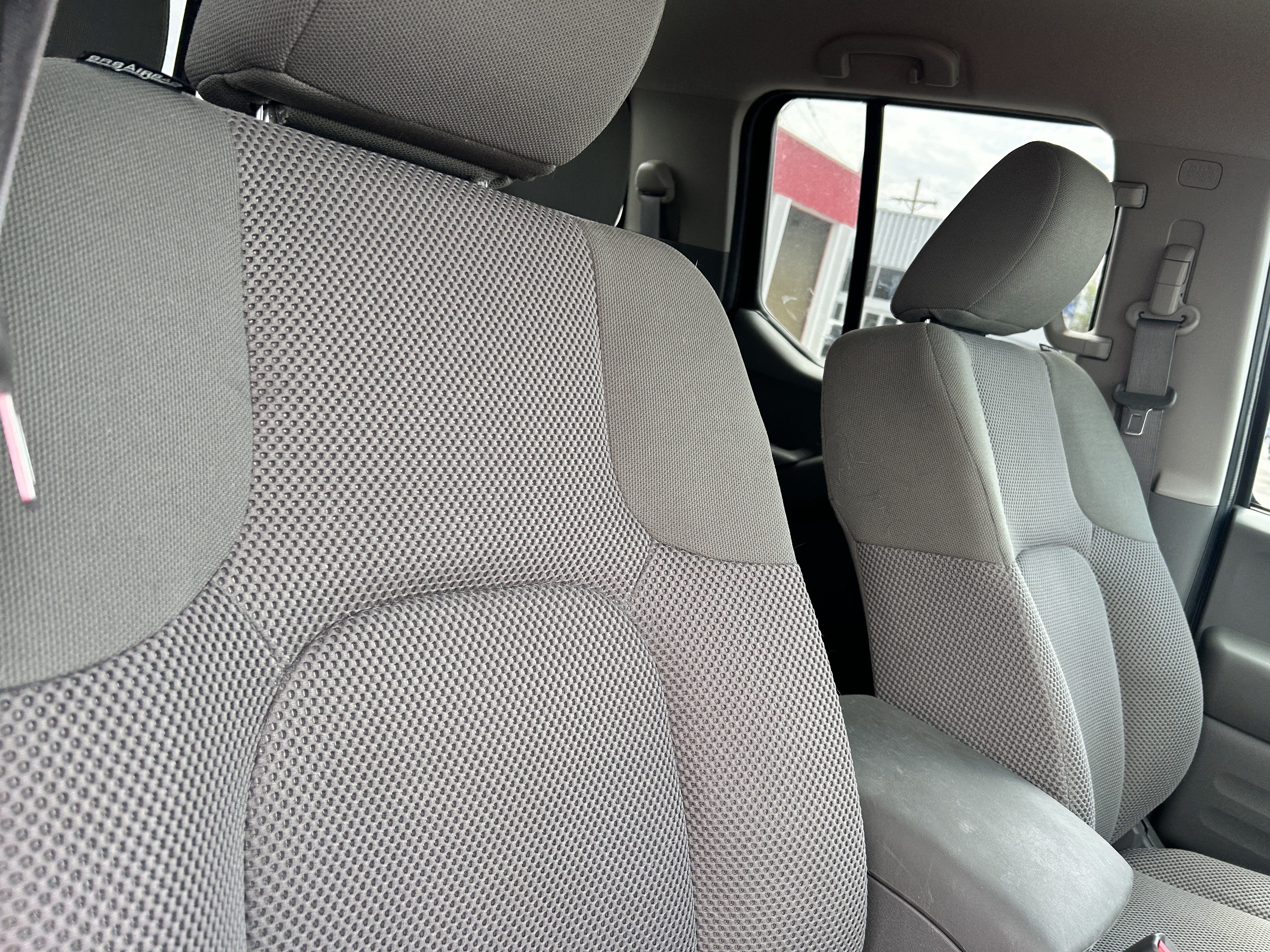 Used 2020 Nissan Frontier SV w/ Midnight Edition Floor Mats AWD/4WD image 13