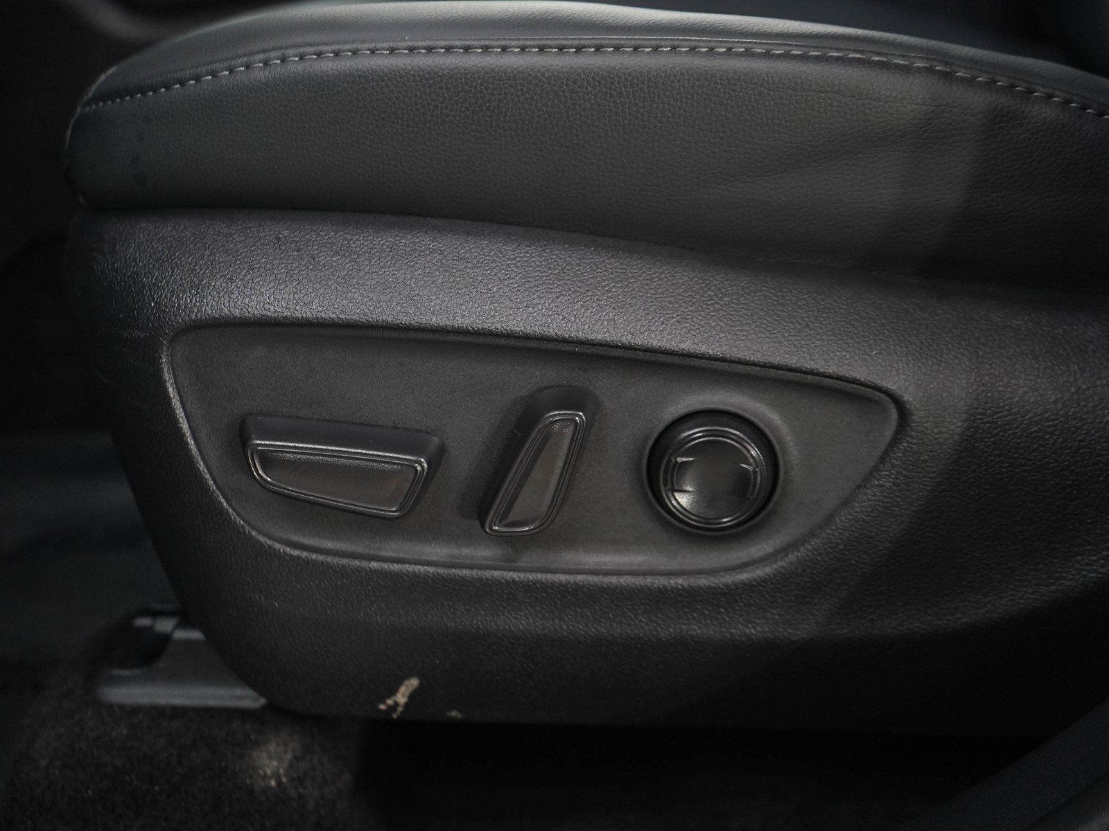 Used 2025 Toyota Highlander Platinum AWD/4WD image 28