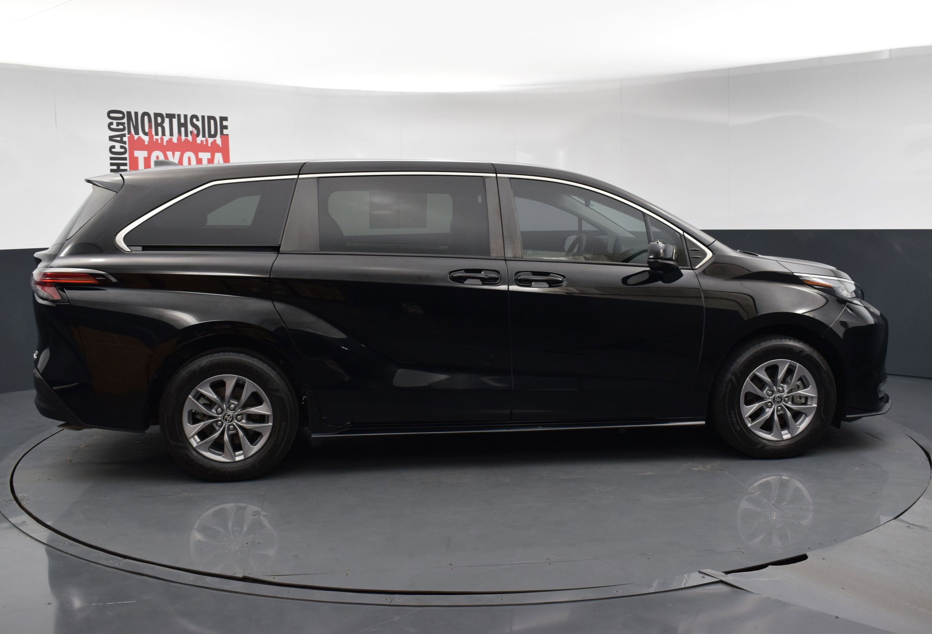 Used 2022 Toyota Sienna LE FWD image 5