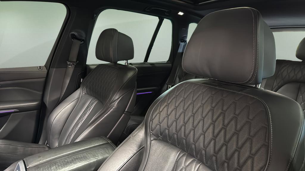 Used 2022 BMW X5 M50i w/ Executive Package image 11