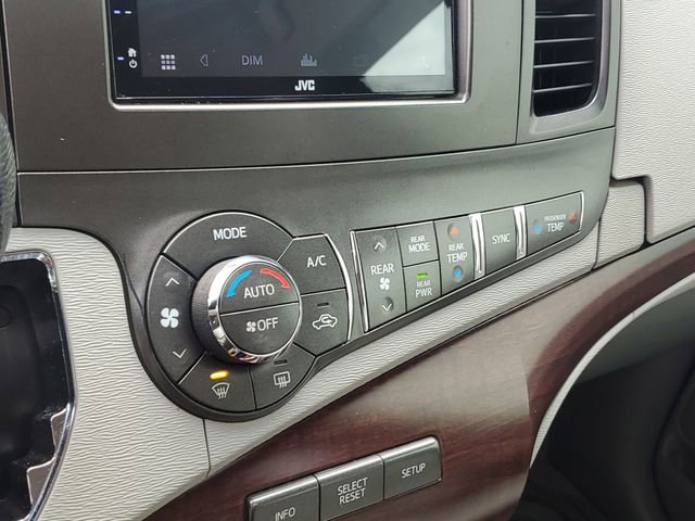 Used 2011 Toyota Sienna XLE image 21