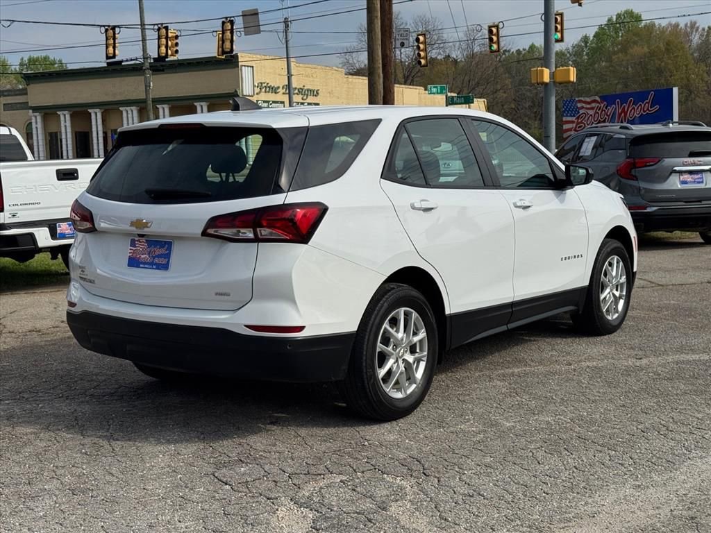 Used 2023 Chevrolet Equinox LS image 3