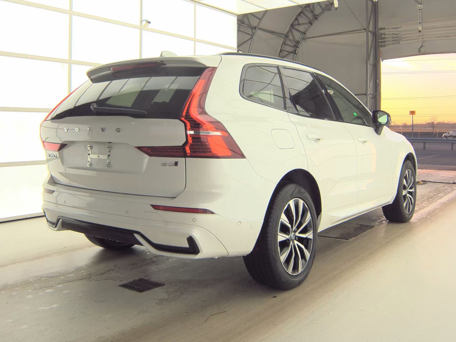 Used 2025 Volvo XC60 B5 Plus image 18