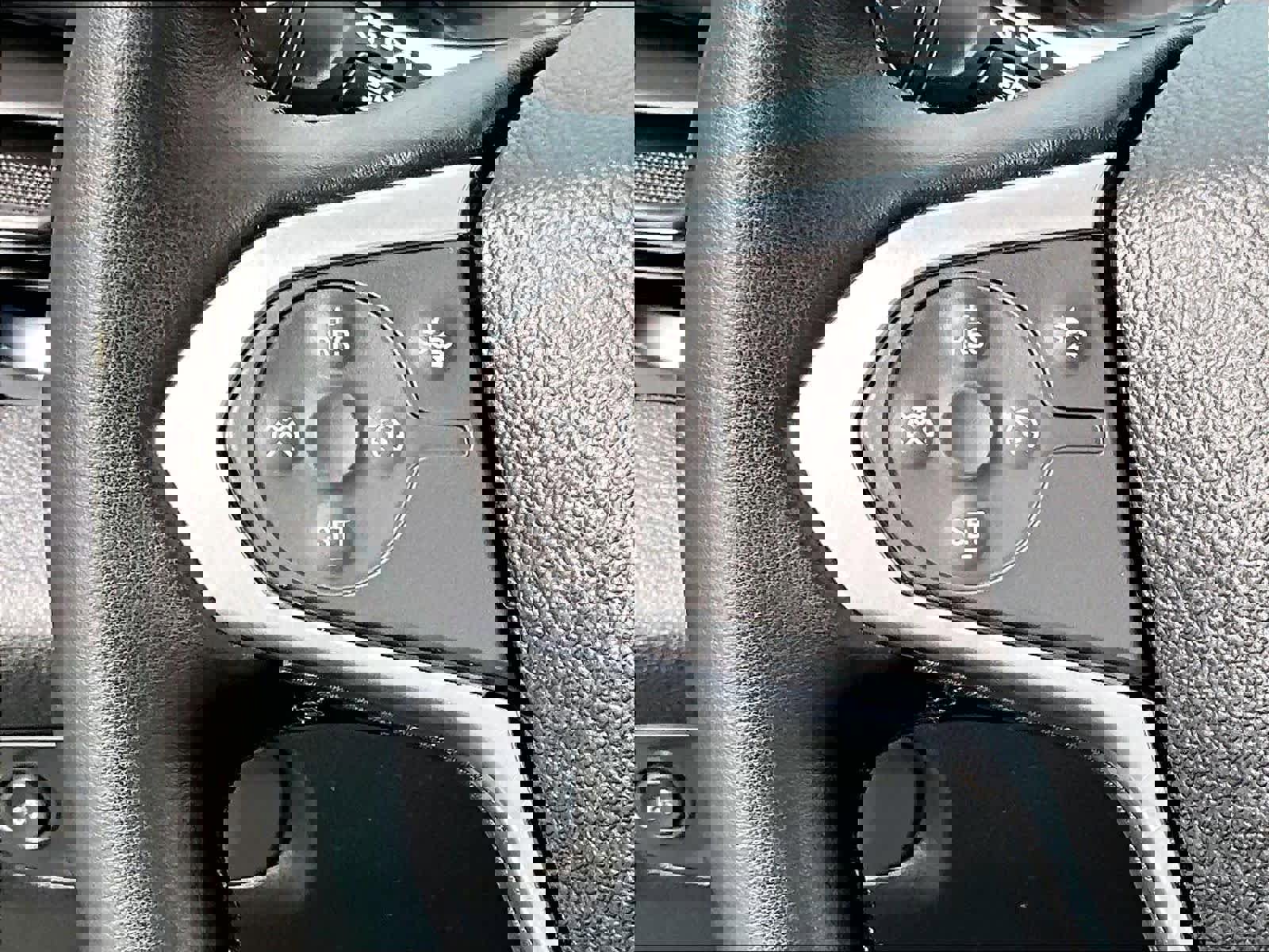 Used 2023 Chevrolet Traverse LT image 24