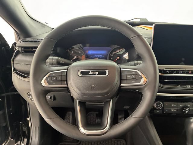 Used 2025 Jeep Compass Latitude w/ Convenience Group AWD/4WD image 22