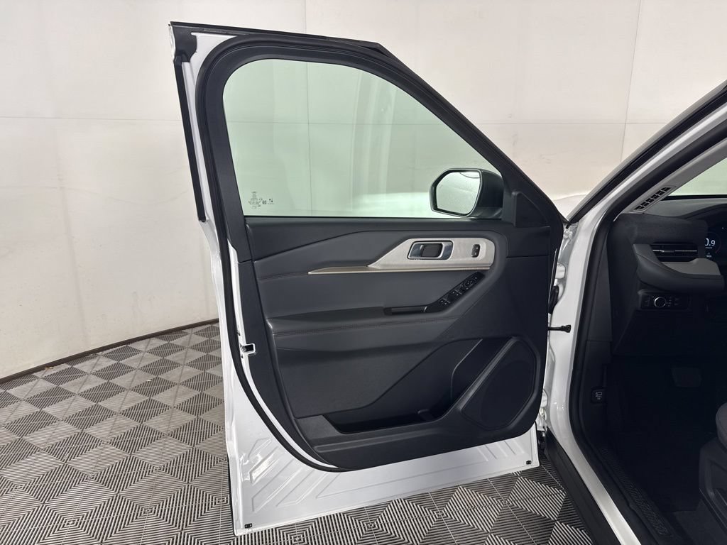 New 2026 Ford Explorer Active AWD/4WD image 13