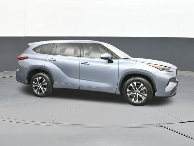 Used 2021 Toyota Highlander XLE image 18