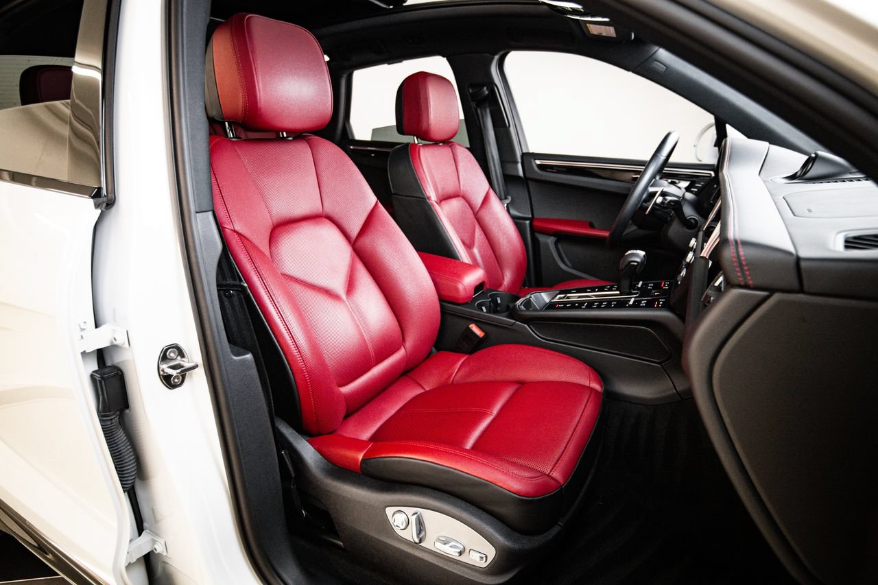 Certified 2024 Porsche Macan S AWD/4WD image 27