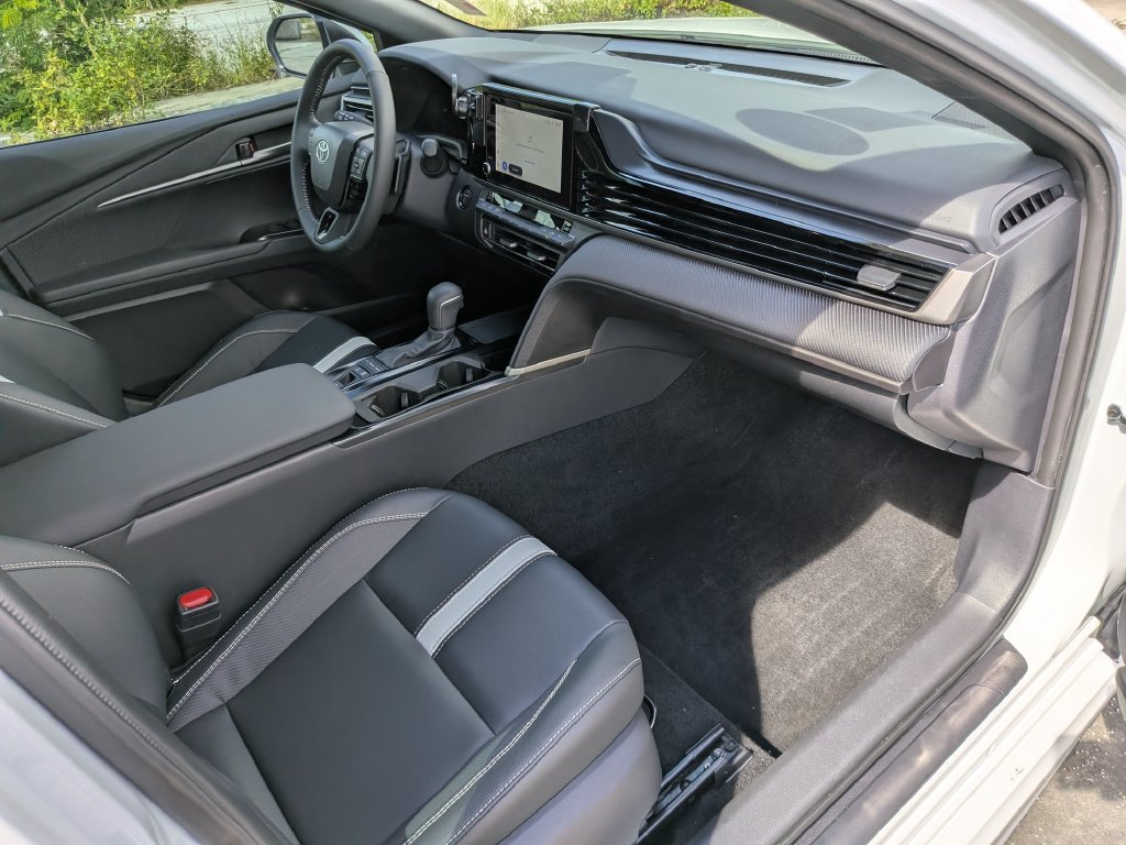 Used 2026 Toyota Camry SE FWD image 14