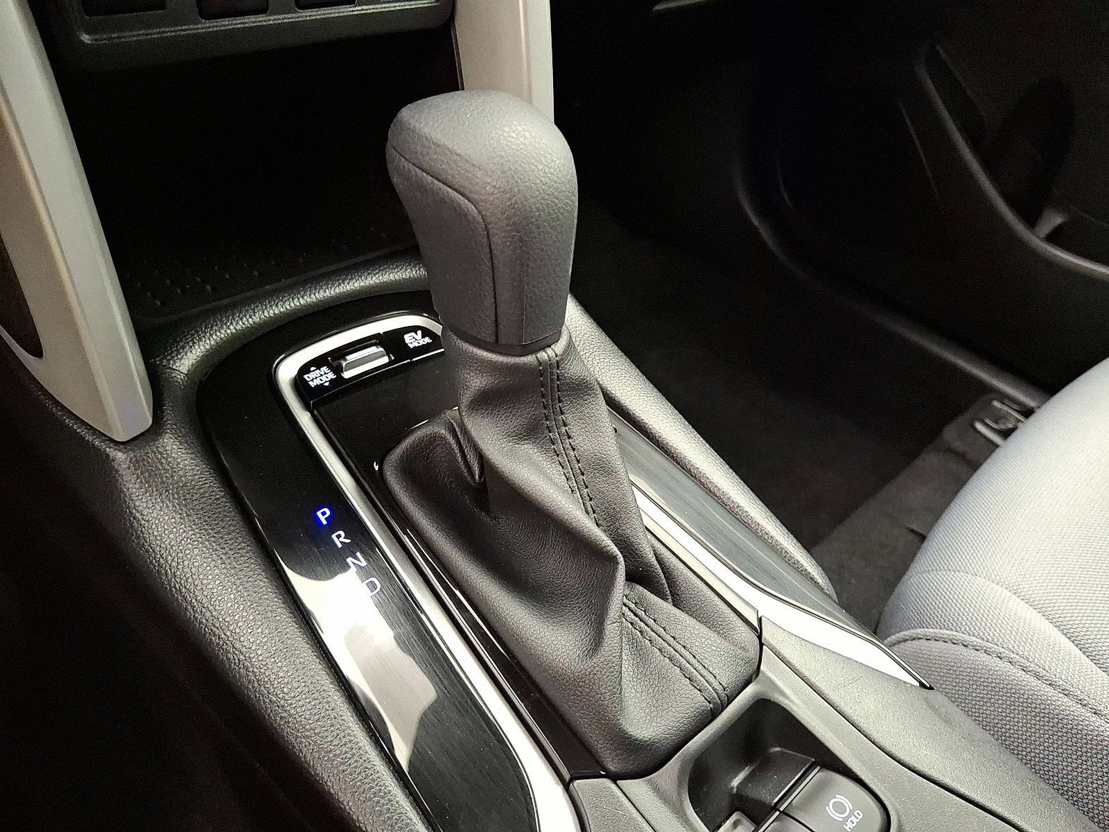 Used 2025 Toyota Corolla Cross AWD Hybrid image 12