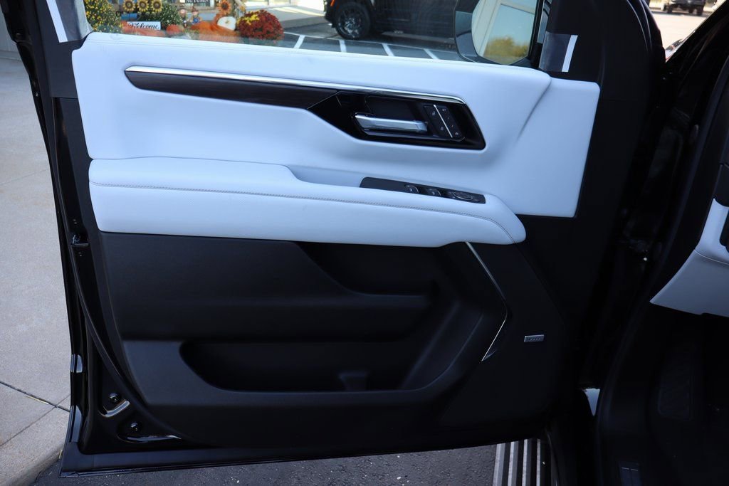 New 2026 Chevrolet Tahoe Premier image 4