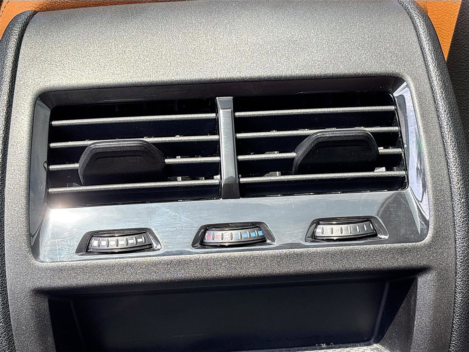 Used 2022 BMW X5 xDrive45e w/ Parking Assistance Package AWD/4WD image 26