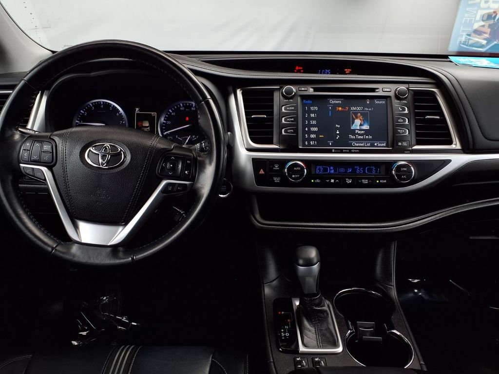 Certified 2018 Toyota Highlander SE FWD image 32