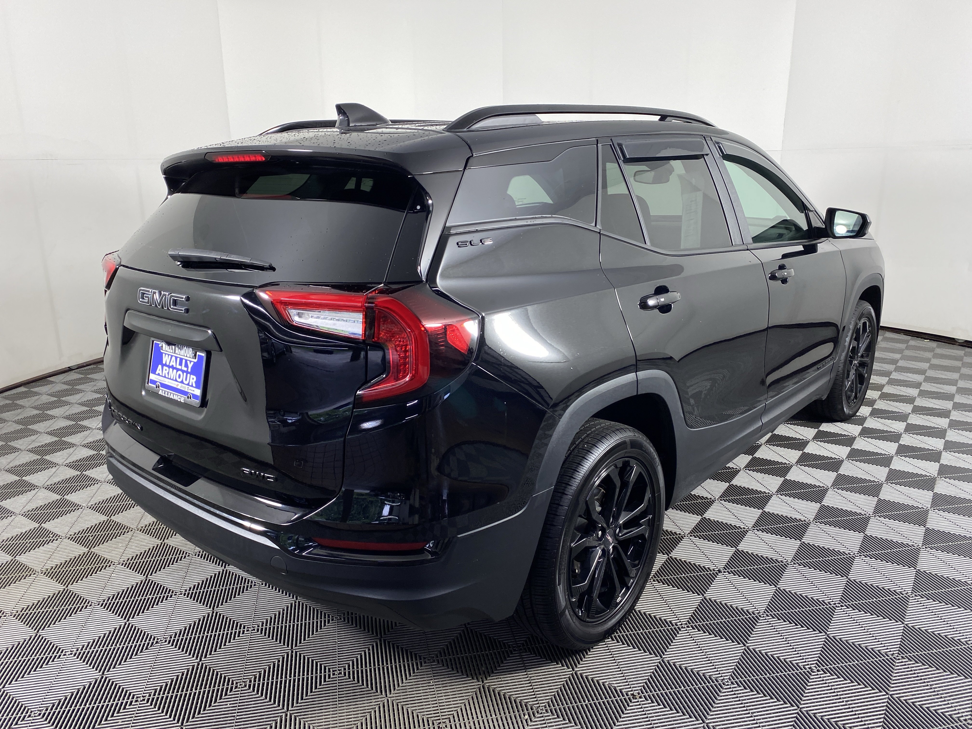 Used 2022 GMC Terrain SLE w/ Driver Convenience Package AWD/4WD image 9