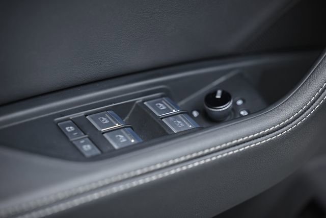 Used 2022 Audi e-tron Premium Plus image 16