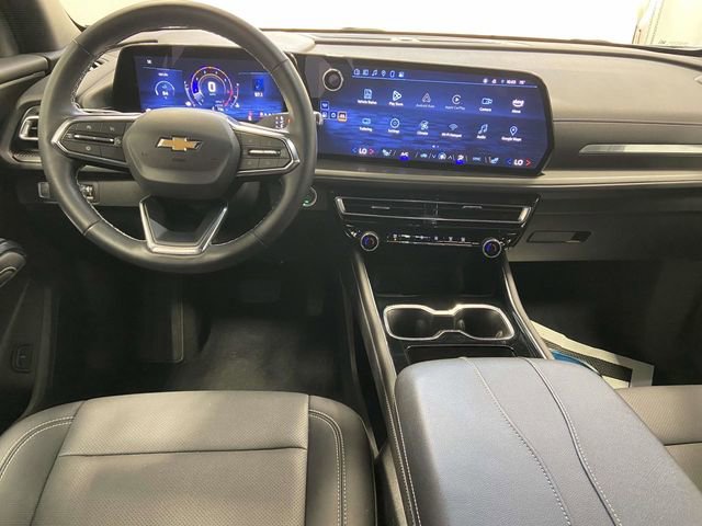 Used 2025 Chevrolet Traverse LT image 8