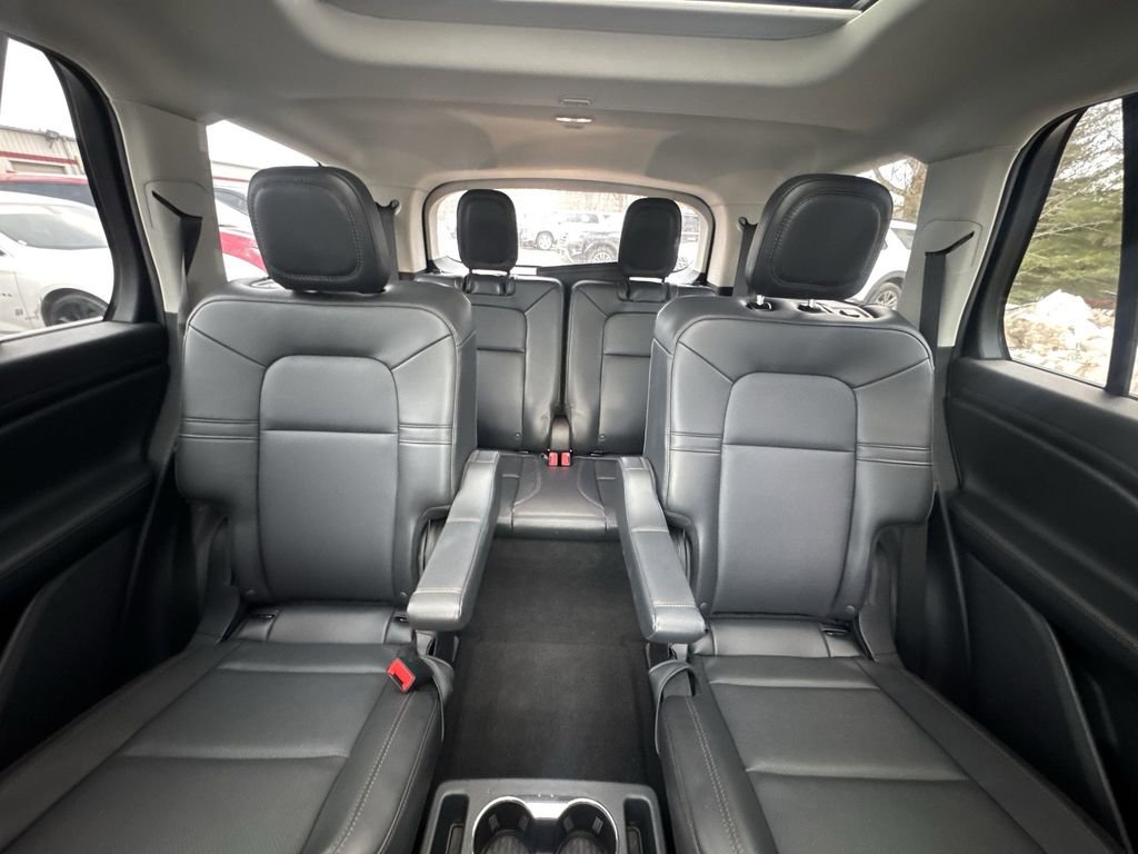 Used 2025 Lincoln Aviator AWD image 23