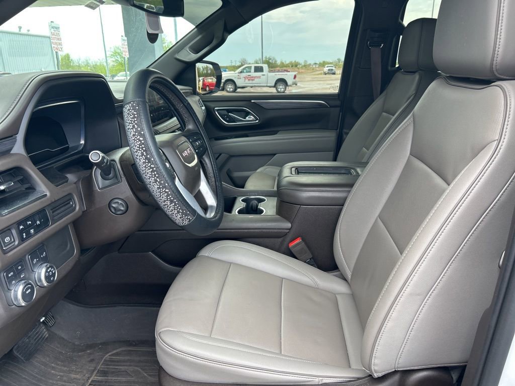 Used 2023 GMC Yukon XL SLT w/ SLT Luxury Package image 9