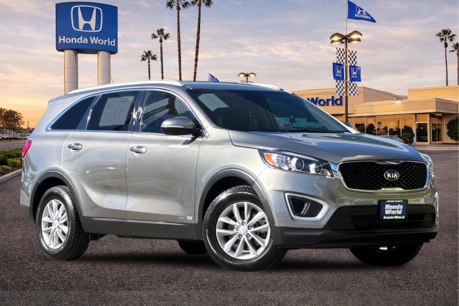 Used 2017 Kia Sorento AWD image 2