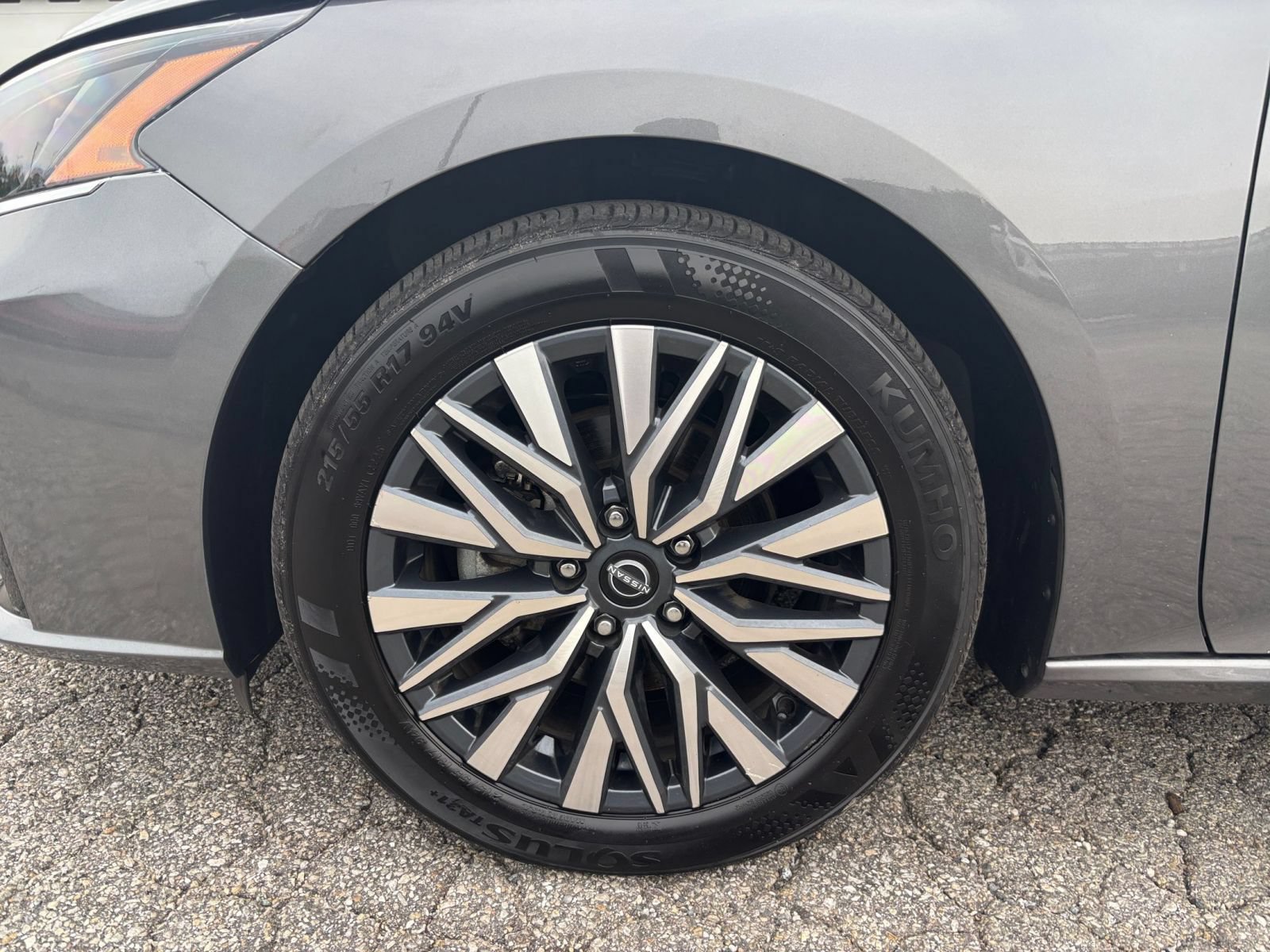 Used 2025 Nissan Altima 2.5 SV FWD image 29