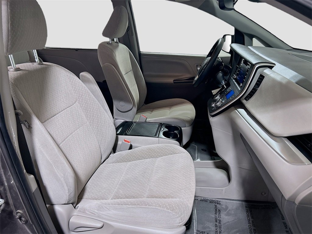 Used 2020 Toyota Sienna LE image 24