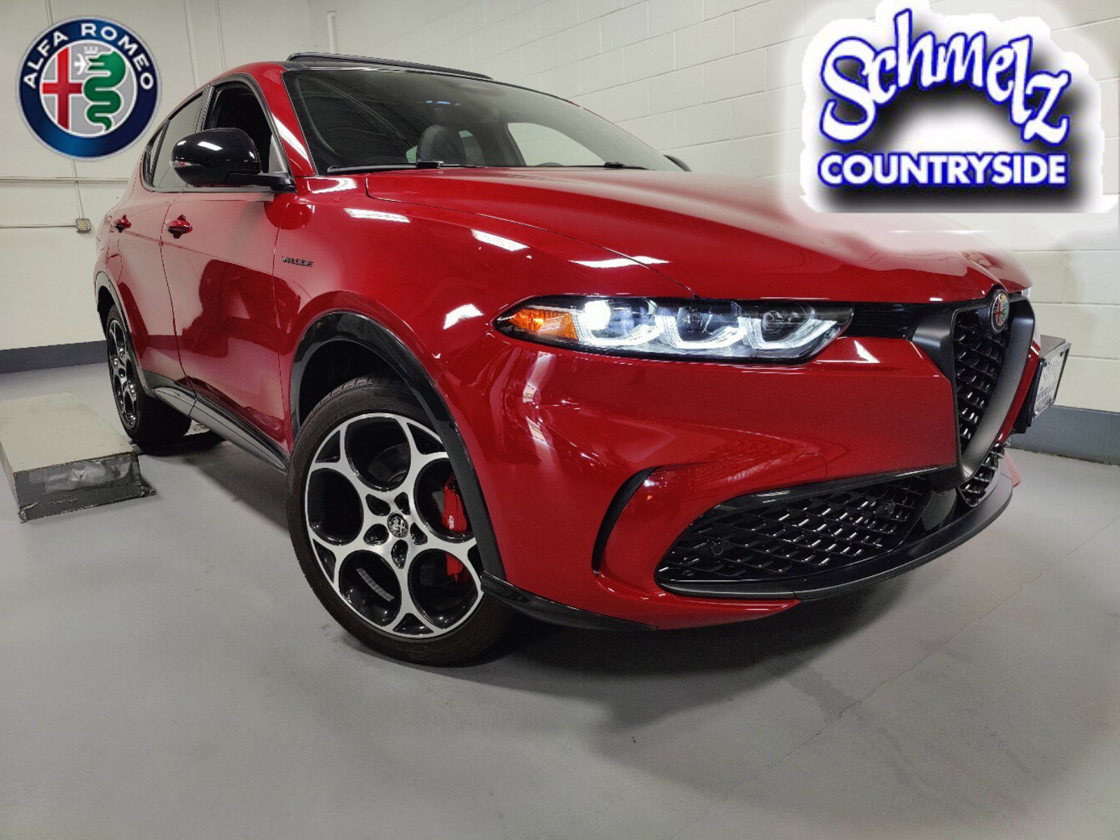 New 2024 Alfa Romeo Tonale Veloce w/ Premium Interior Package