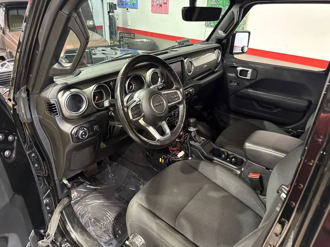 Used 2023 Jeep Gladiator Overland w/ Cold Weather Group AWD/4WD image 76
