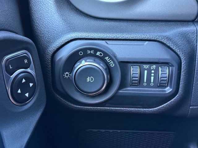 Used 2021 Jeep Wrangler Sport AWD/4WD image 17