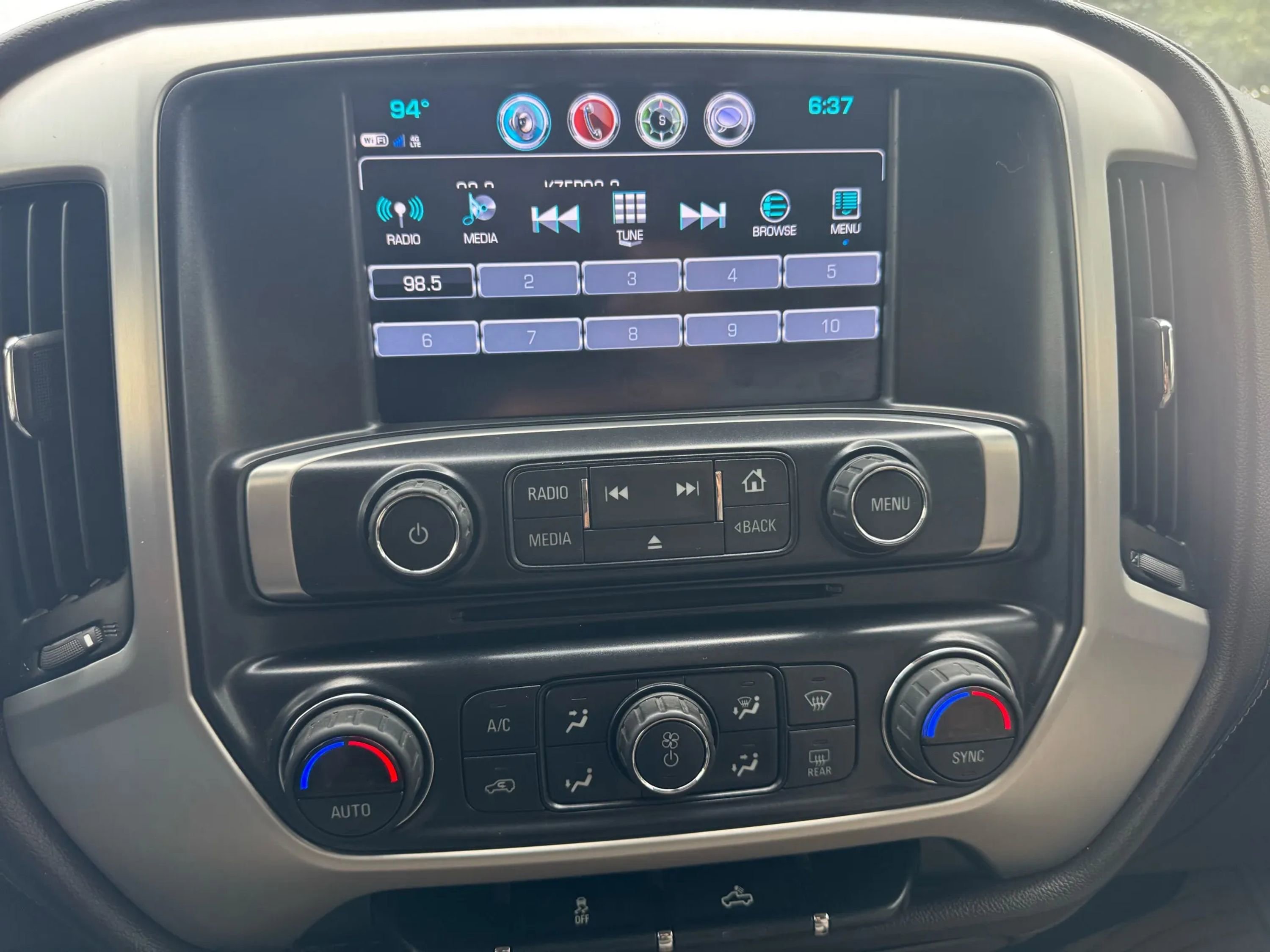 Used 2021 Nissan Sentra SV image 25