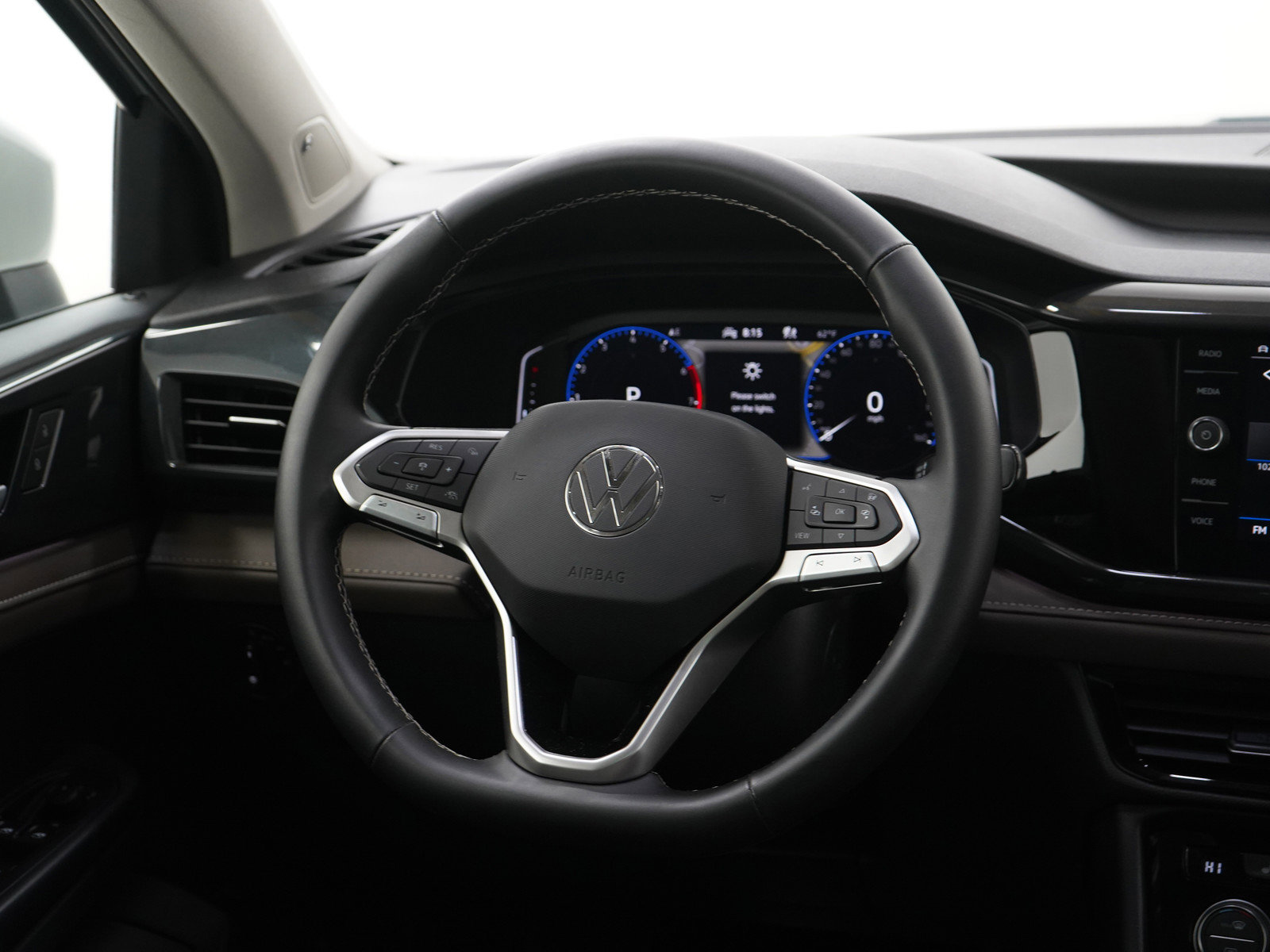 Used 2022 Volkswagen Taos SEL image 14