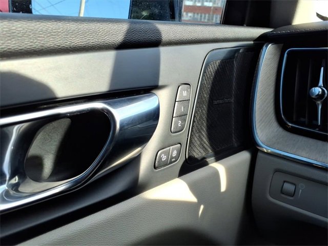 Used 2020 Volvo XC60 T5 Inscription image 17