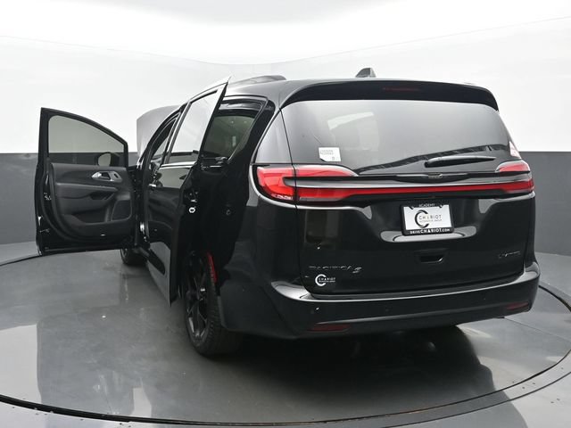 New 2025 Chrysler Pacifica Limited FWD image 56