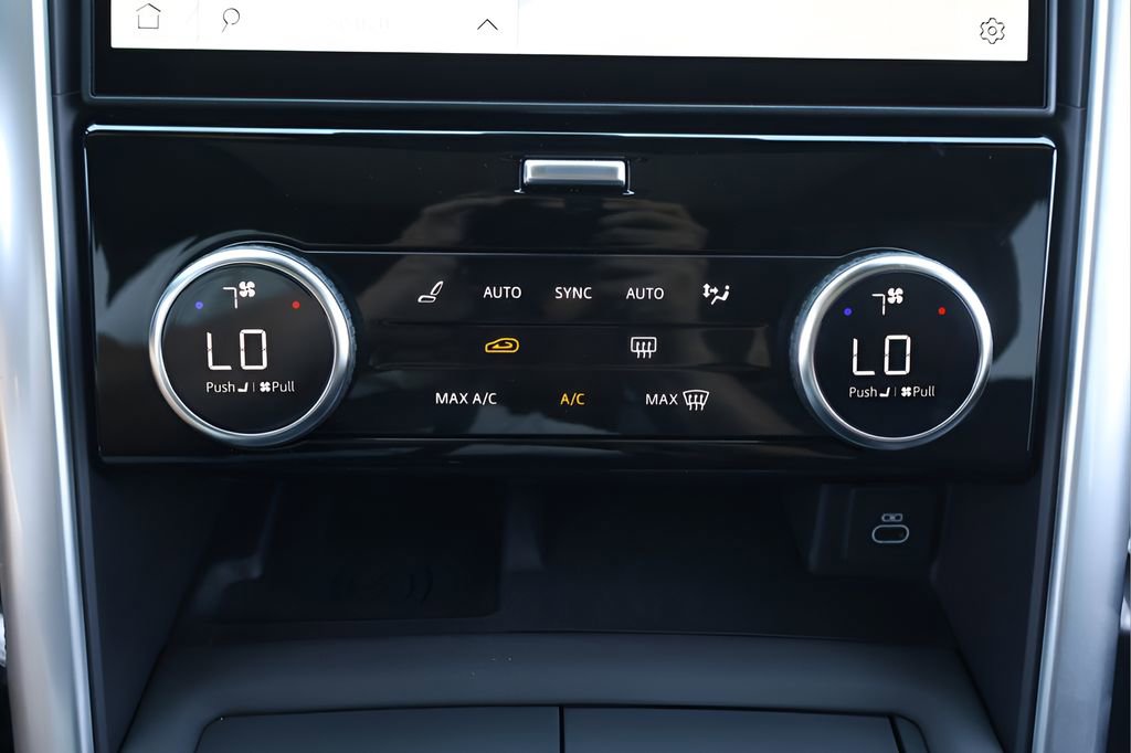 Used 2025 Land Rover Discovery Dynamic SE AWD/4WD image 25