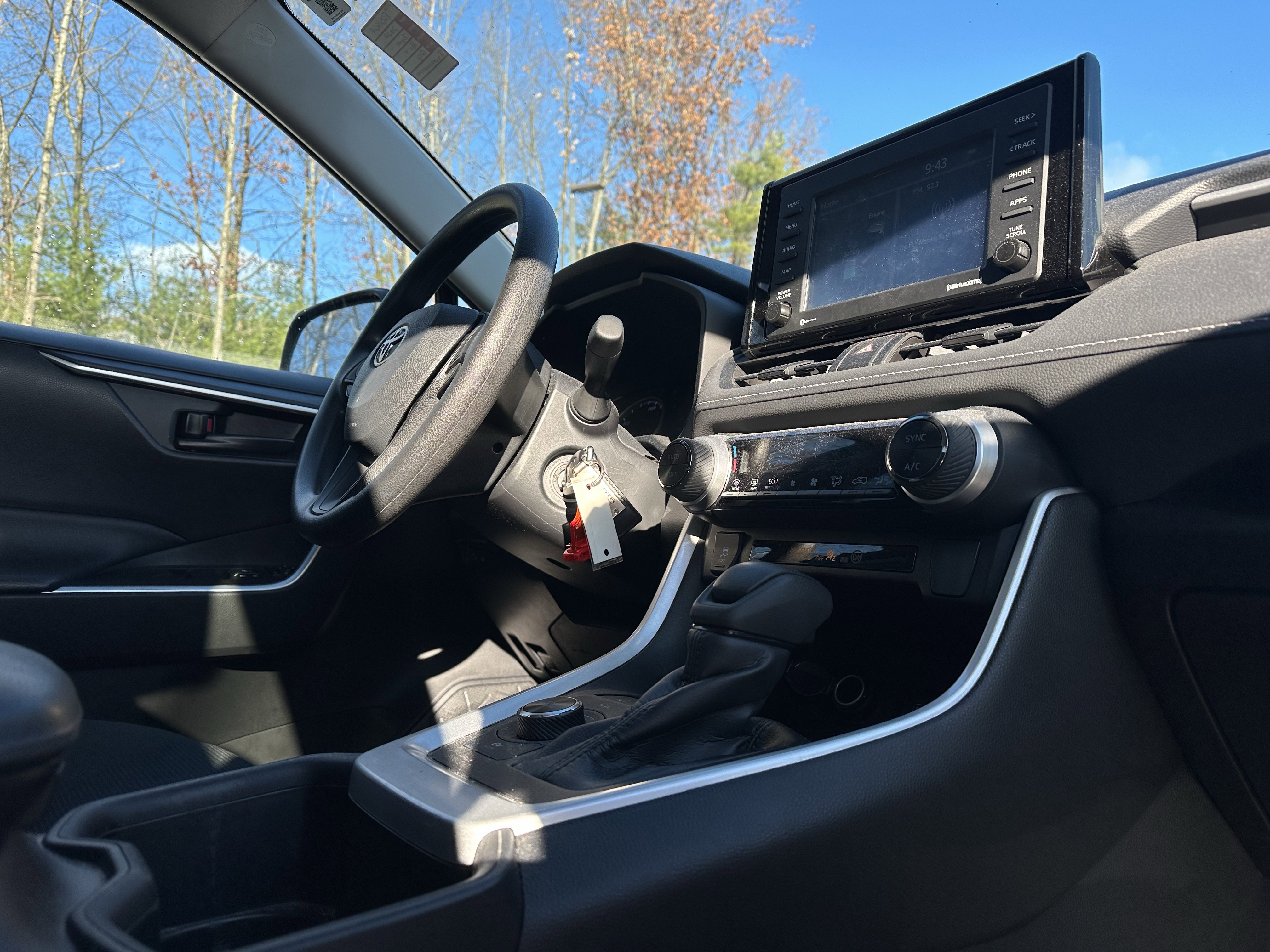 Used 2022 Toyota RAV4 LE image 23