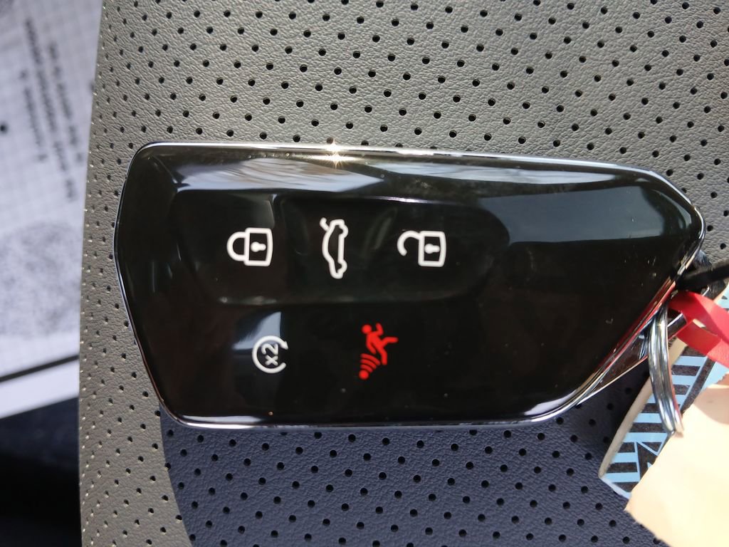 New 2026 Volkswagen Tiguan SE R-Line image 28