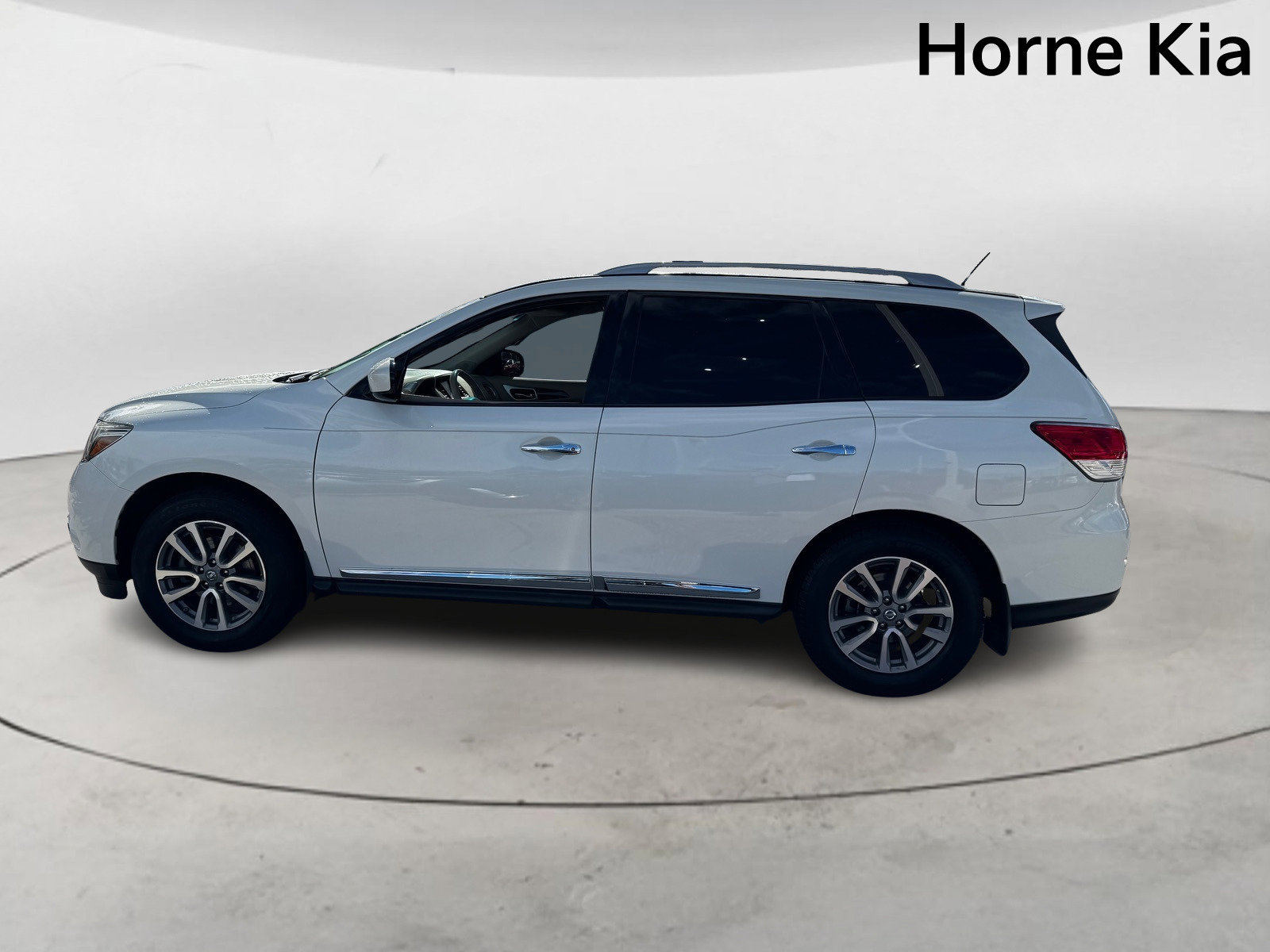 Used 2014 Nissan Pathfinder SL w/ SL Tech Package image 6