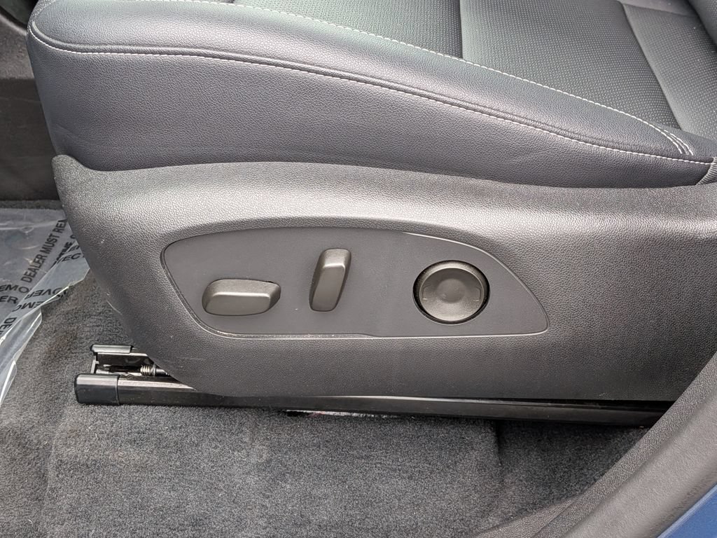 Used 2026 Chevrolet Traverse LT AWD/4WD image 14