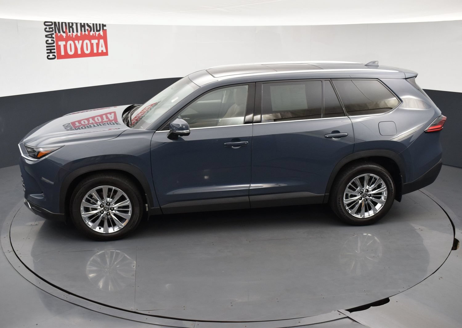 Used 2025 Toyota Grand Highlander AWD image 29