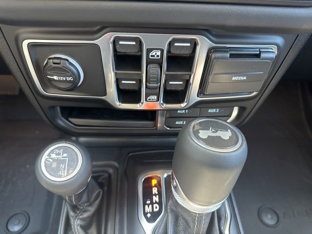 Used 2025 Jeep Wrangler Sahara image 22